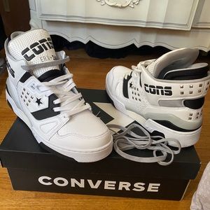 New! BLACK and WHITE Converse ERX 260 hi top